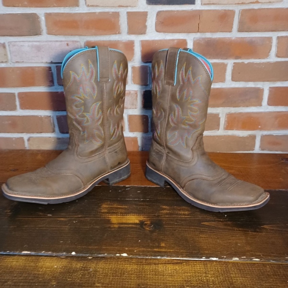 Ladies square toe Ariat boots